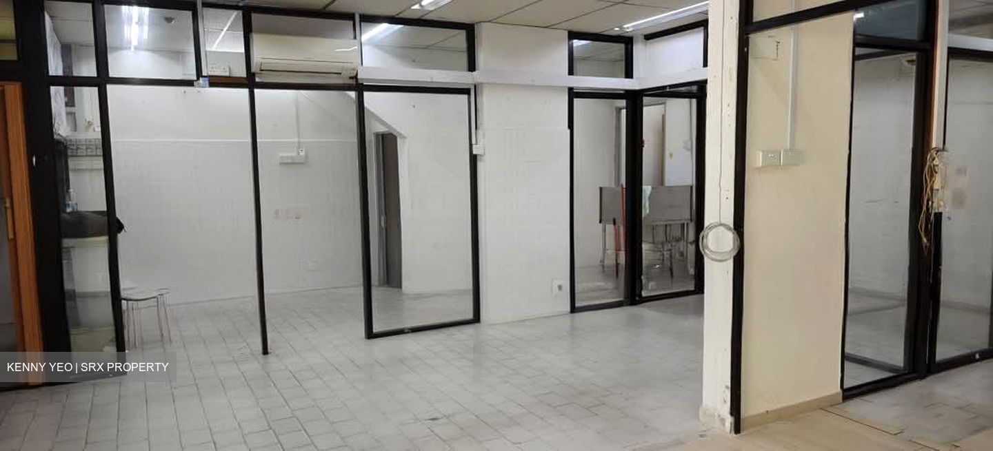 Tampines Street 42 (D18), Shop House #567603841